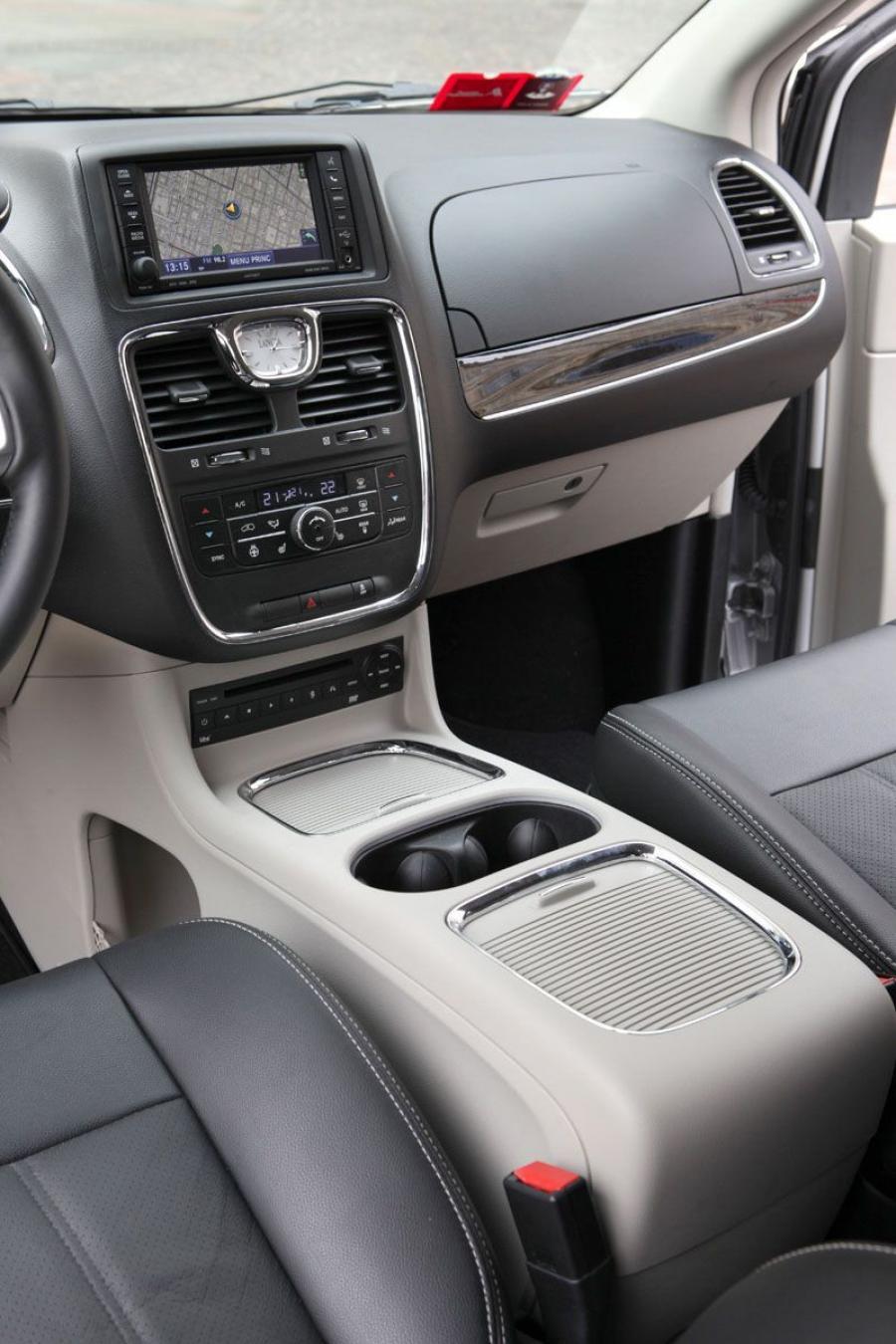  Lancia Voyager 2011 года  (фото 61 из 66)